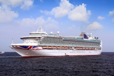 Büyük yolcu gemisi Alicante şehir İspanya bir yolculuk demirledi sonra Ventura.