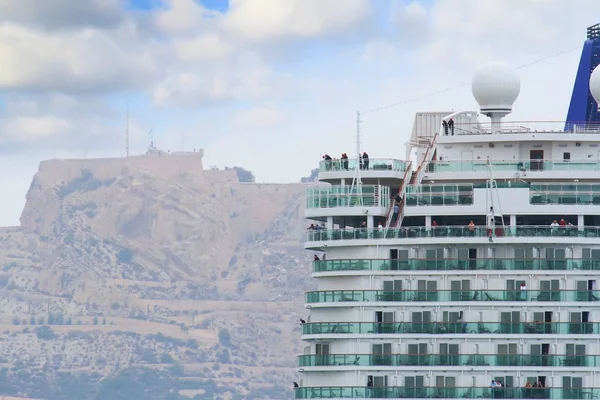 Giant Lyxiga Kryssningsfartyg Britannia Resa Staden Alicante Spanien — Stockfoto