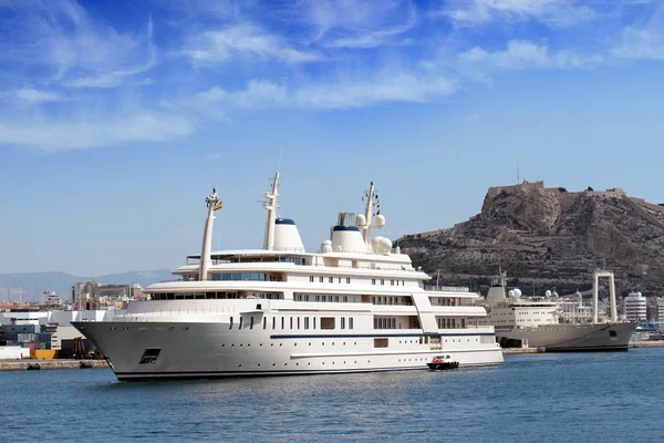 Prywatnym Jachtem Olbrzymie Said Właściwość Sułtan Omanu Pozostawiając Miasto Alicante — Zdjęcie stockowe
