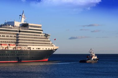 Kraliçe Elizabeth Cunard yelken ve bağlantı noktası Alicante İspanya bırakarak hatları cruise.