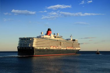 Kraliçe Elizabeth Cunard yelken ve bağlantı noktası Alicante İspanya bırakarak hatları cruise.
