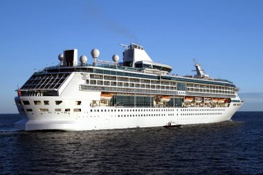 Portof Alicante İspanya Akdeniz bırakarak büyük cruise.