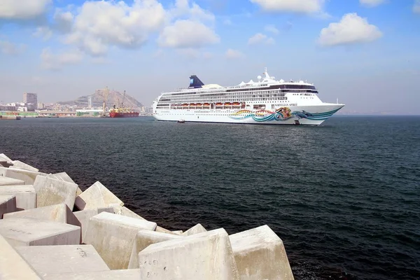 Vackra Kryssningsfartyg Norska Ande Lämnar Alicante Efter Resa Dockad Att — Stockfoto
