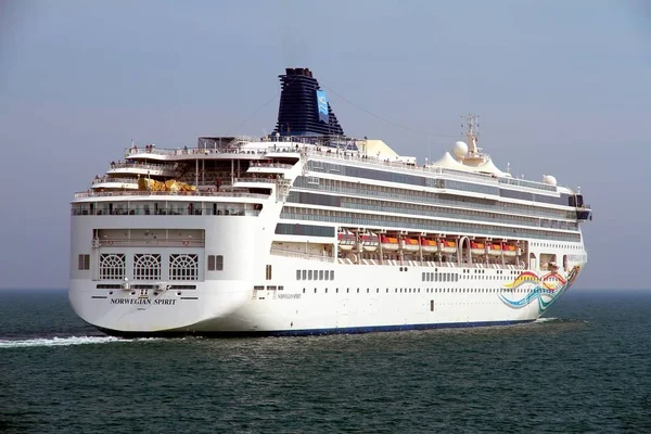 Beautiful Cruise Ship Norwegian Spirit Leaving Alicante Journey Docked City — Stock Photo, Image