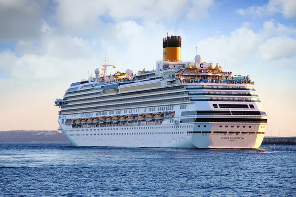 Luxe Cruise Costa Fascinosa Manoeuvreren Voor Verlof Haven Van Alicante — Stockfoto
