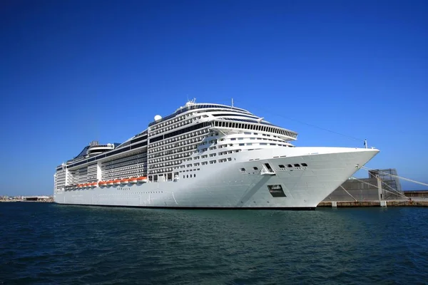 Groot Cruiseschip Aangemeerd Haven Van Alicante Spanje — Stockfoto