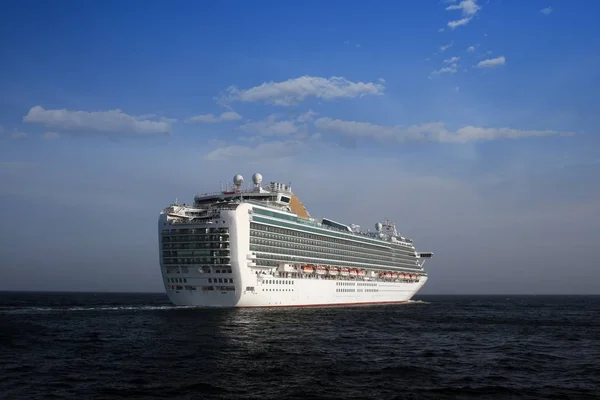 Gran Crucero Dejando Portofino Alicante Mar Mediterráneo España — Foto de Stock