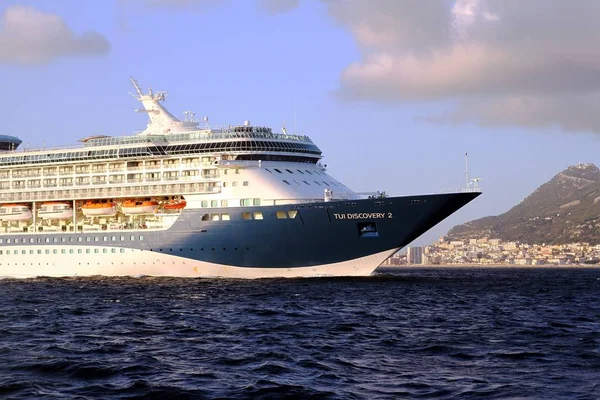 Cruzeiro Grande Tui Discovery Deixando Porta Rochedo Gibraltar — Fotografia de Stock