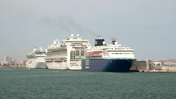 Wielki Rejs Horyzont Linii Pullmantur Manewrowania Dla Opuszcza Miasto Port — Wideo stockowe