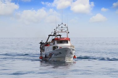 Akdeniz'de İspanya açık sularda yelken trol balıkçı teknesi.