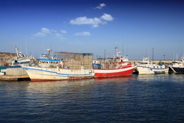 Grup İspanya Akdeniz kıyısında Santa Pola bağlantı noktası demirledi Lirası net balıkçı teknesi.