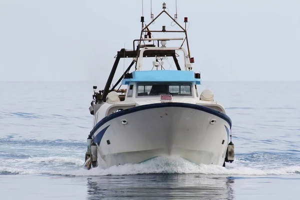 Trawler Vissersboot Varen Open Wateren Middellandse Zee Spanje — Stockfoto