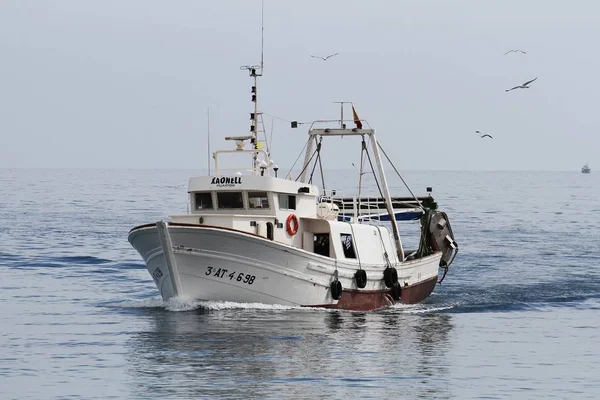 Trawler Vissersboot Varen Open Wateren Middellandse Zee Spanje — Stockfoto