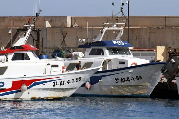 Modern Trålare Fiskebåtar Förtöjd Den Port Villajoyosa Spanien Efter Försäljning — Stockfoto