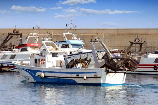Bateau Pêche Chalutier Entrant Dans Port Villajoyosa Espagne Après Heures — Photo