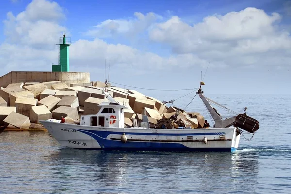 Trawler Vissersboot Invoeren Haven Van Villajoyosa Spanje Uur Vissen Koop — Stockfoto