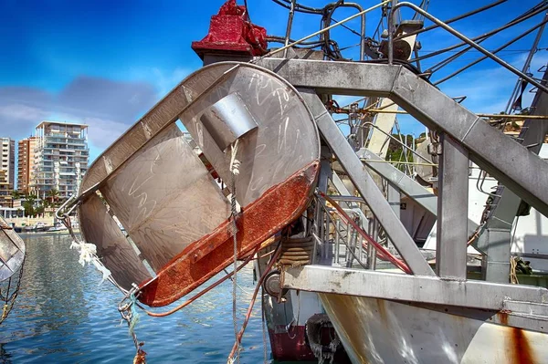 Szczegóły Drzwi Żelaza Przechowywane Rufie Łodzi Rybackich Trawlerów Wewnątrz Port — Zdjęcie stockowe