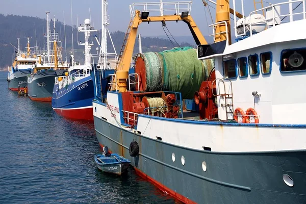 Stalen Romp Trawler Vissersboten Aangemeerd Haven Van Viveiro Kust Van — Stockfoto