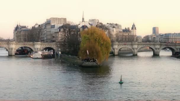Paris France December 2017 Bateaux Mouche Crossing Pont Neuf West — Stock Video