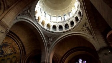 Paris Fransa: 26 Aralık 2017. Paris Montmartre Basilique du Sacré Coeur Bazilikası içinde dini tören. 