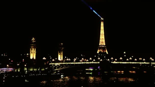 Παρίσι Γαλλία Δεκεμβρίου 2017 Νυχτερινή Άποψη Της Γέφυρας Του Αλεξανδρου — Αρχείο Βίντεο
