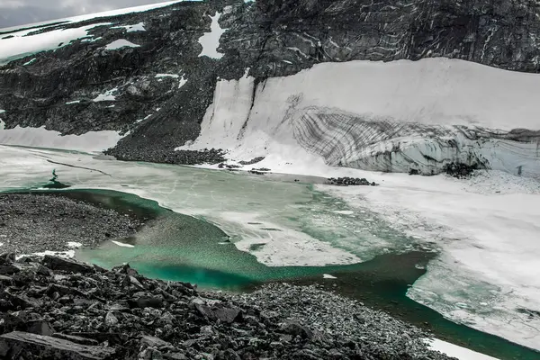 Acqua Ghiacciata Sulla Montagna Galdhpiggen Norvegia — Foto Stock