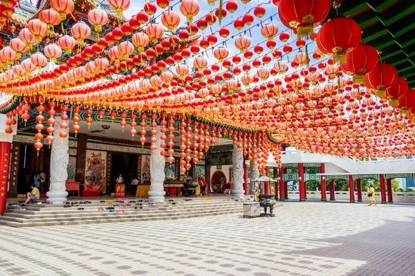 Telhado Com Lanternas Vermelhas Chinesas Templo Thean Hou Kuala Lumpur — Fotografia de Stock