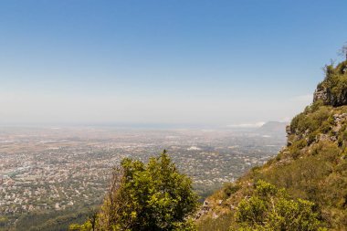 Cape Town 'daki Masa Dağı Ulusal Parkı' ndan Güney Afrika 'daki Claremont Bölgesi' ne.