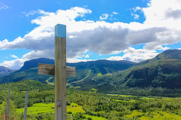 Kreuz Von Einem Zaun Der Norwegischen Landschaft Hemsedal Norwegen — Stockfoto
