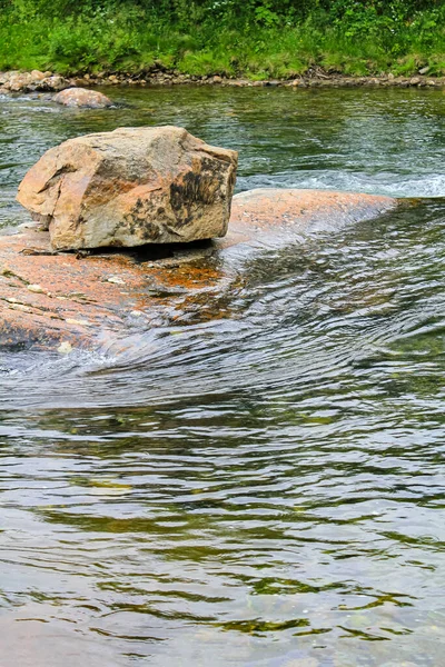 Fluindo Belo Lago Rio Turquesa Com Pedras Ulsk Hemsedal Viken — Fotografia de Stock