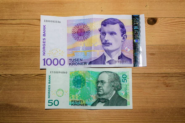 Norvég Bankjegyek Kroner 1000 Bankjegy Zöld Lila Asztalon — Stock Fotó