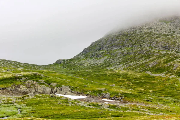 Hemsedal Norveç Teki Veslehdn Veslehorn Dağında Sis Bulutlar Kayalar Uçurumlar — Stok fotoğraf