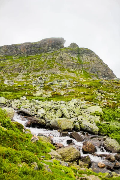 挪威海赛达尔的Veslehdn Veslehorn山上的雾 岩和悬崖 — 图库照片