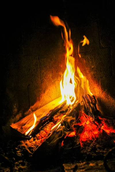 Romantyczny Jasny Otwarty Ogień Drewno Chatce Pięknej Norwegii — Zdjęcie stockowe