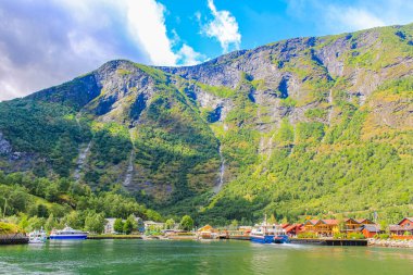 Skagastl feribotu Flms küçük limanında, Aurlandsfjord Sognefjord Norveç.