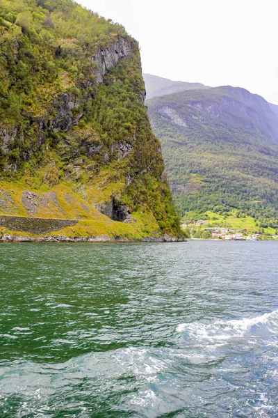 Norvegese Bellissimo Paesaggio Montano Fiordo Aurlandsfjord Aurland Vestland Sognefjord Norvegia — Foto Stock