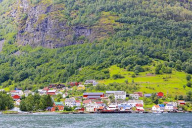 Norveç 'te Aurland Vestland Vestland Sognefjord adlı güzel ve renkli bir turistik köy..