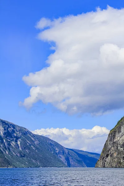 Noorse Prachtige Berg Fjord Landschap Aurlandsfjord Aurland Vestland Sognefjord Noorwegen — Stockfoto