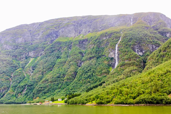 Aurlandsfjord Şelalesi Aurland Vestland Sognefjord Norveç — Stok fotoğraf