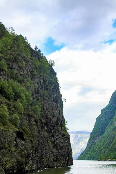 Norvegese Bellissimo Paesaggio Montano Fiordo Aurlandsfjord Aurland Vestland Sognefjord Norvegia — Foto Stock