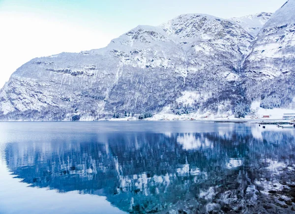 Paisagem Inverno Rio Lago Fiorde Congelado Framfjorden Vestland Vik Noruega — Fotografia de Stock
