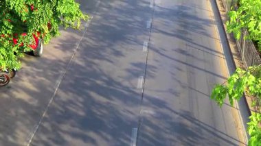 Don Mueang Bangkok Tayland 26 numara. Ocak 2020 Yoğun şehir hayatı insanlar, Bangkok Merkez Tayland 'da sokak otoyolu üzerinde yoğun trafik sıkışıklığı manzarası olan araçlar inşa ediyorlar..