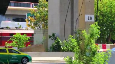 Don Mueang Bangkok Tayland 26 numara. Ocak 2020 Güneydoğu Asya 'daki Don Mueang Bangkok Merkez Tayland' dan eski kırmızı tren geçiyor..