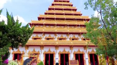Khon Kaen bölgesi Isan Tayland 06. Kasım 2018 Phra Mahathat Kaen Nakhon pagoda stil Budist tapınağı ve Wat Nong Waeng altın tapınakları Khon Kaen Eyaleti Isan Kuzeydoğu Tayland.