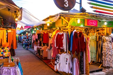 Khon Kaen bölgesi Isan Tayland 06. Kasım 2018 Ton Tann Green Market Tayland gece sokak gıda parkı ve Khon Kaen Eyaleti Isan Kuzeydoğu Tayland alışveriş pazarı.