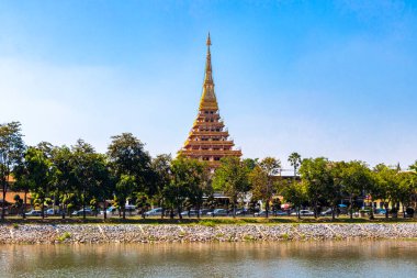 Khon Kaen Bölgesi Isan Tayland 03. Kasım 2018 Phra Mahathat Kaen Nakhon pagoda stil Budist tapınağı ve Kaen Nakhon Gölü Khon Kaen Eyaleti Isan Kuzeydoğu Tayland.
