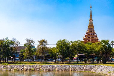 Khon Kaen Bölgesi Isan Tayland 03. Kasım 2018 Phra Mahathat Kaen Nakhon pagoda stil Budist tapınağı ve Kaen Nakhon Gölü Khon Kaen Eyaleti Isan Kuzeydoğu Tayland.