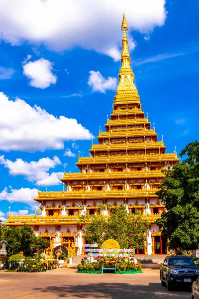 Khon Kaen bölgesi Isan Tayland 06. Kasım 2018 Phra Mahathat Kaen Nakhon pagoda stil Budist tapınağı ve Wat Nong Waeng altın tapınakları Khon Kaen Eyaleti Isan Kuzeydoğu Tayland.