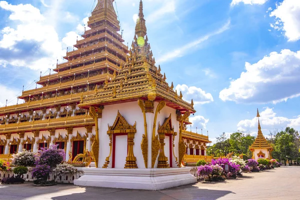 Khon Kaen bölgesi Isan Tayland 06. Kasım 2018 Phra Mahathat Kaen Nakhon pagoda stil Budist tapınağı ve Wat Nong Waeng altın tapınakları Khon Kaen Eyaleti Isan Kuzeydoğu Tayland.