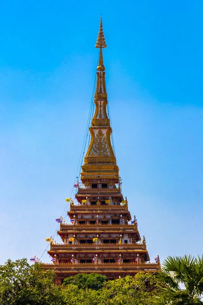 Khon Kaen Bölgesi Isan Tayland 03. Kasım 2018 Phra Mahathat Kaen Nakhon pagoda stil Budist tapınağı ve Wat Nong Waeng altın tapınakları Khon Kaen Eyaleti Isan Kuzeydoğu Tayland.
